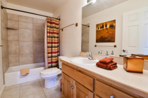 RV Y1 - Stunning townhome, Close to Arches, Private Hot Tub